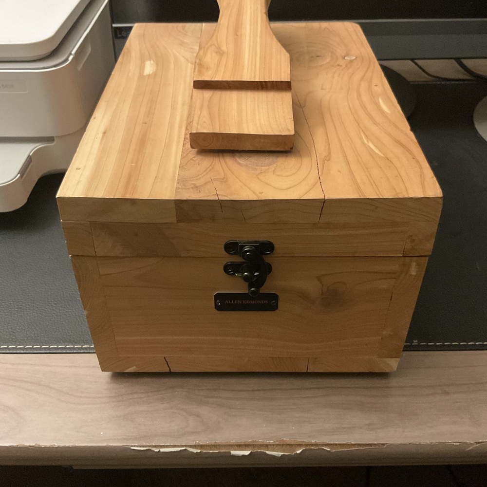 Allen Edmonds shoe valet box with brush